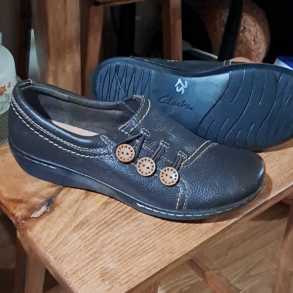 Clarks Womens Brown Leather Slip-On Loafers